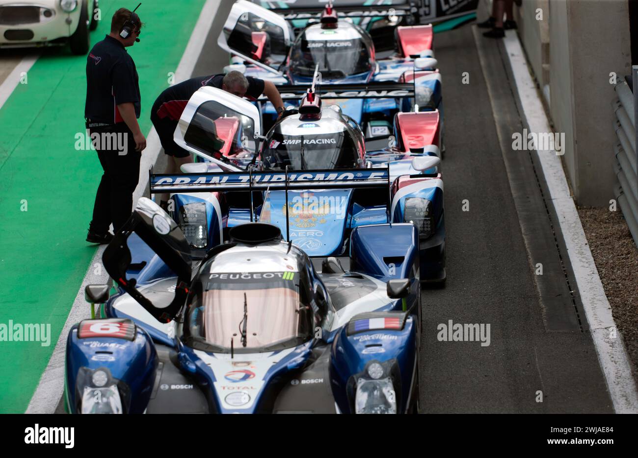 Competitors in the Masters Endurance Legends Race, line up in the ...