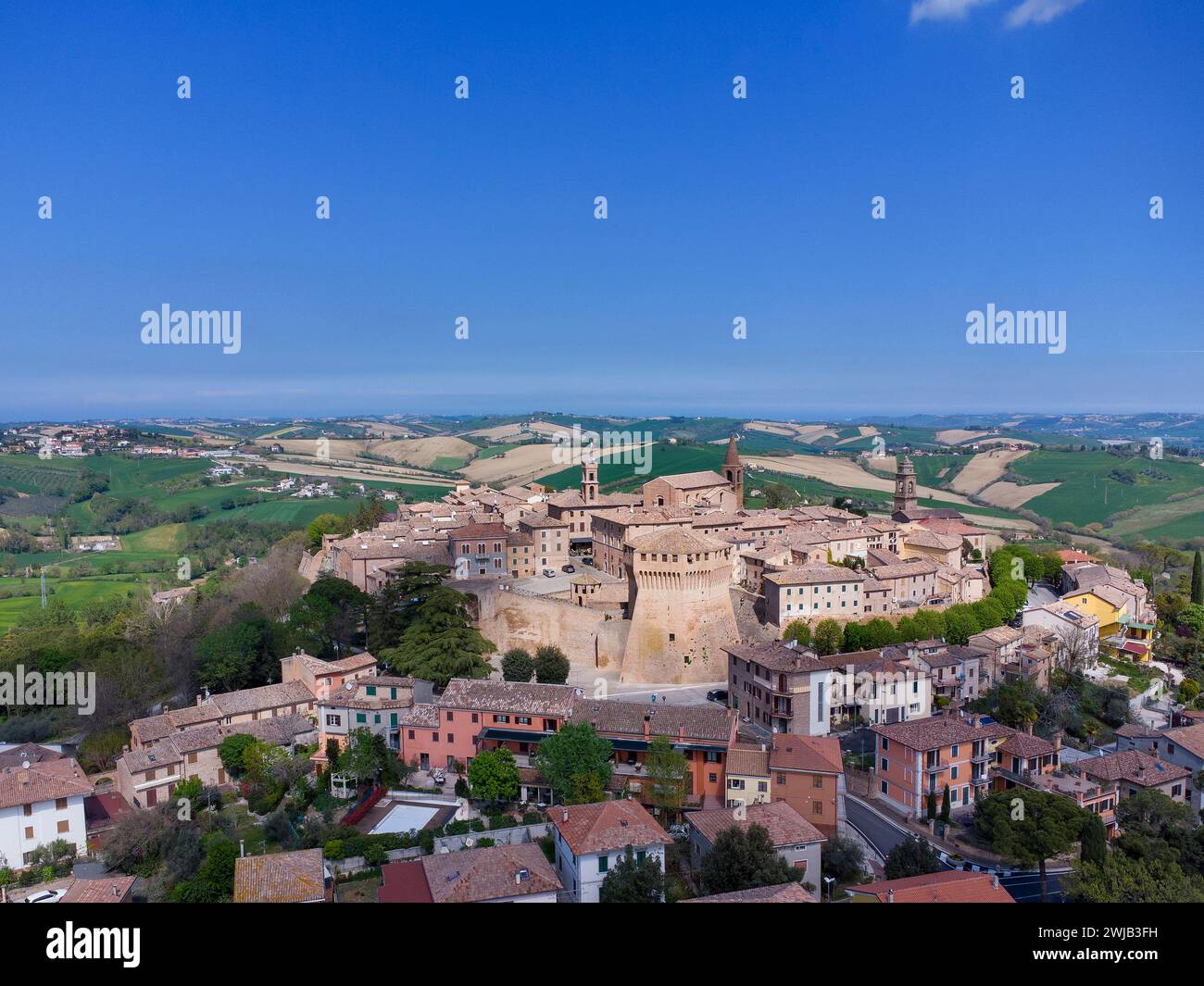 Mondavio (Italy, Marche, Pesaro province), view of the village with the fortress Stock Photo