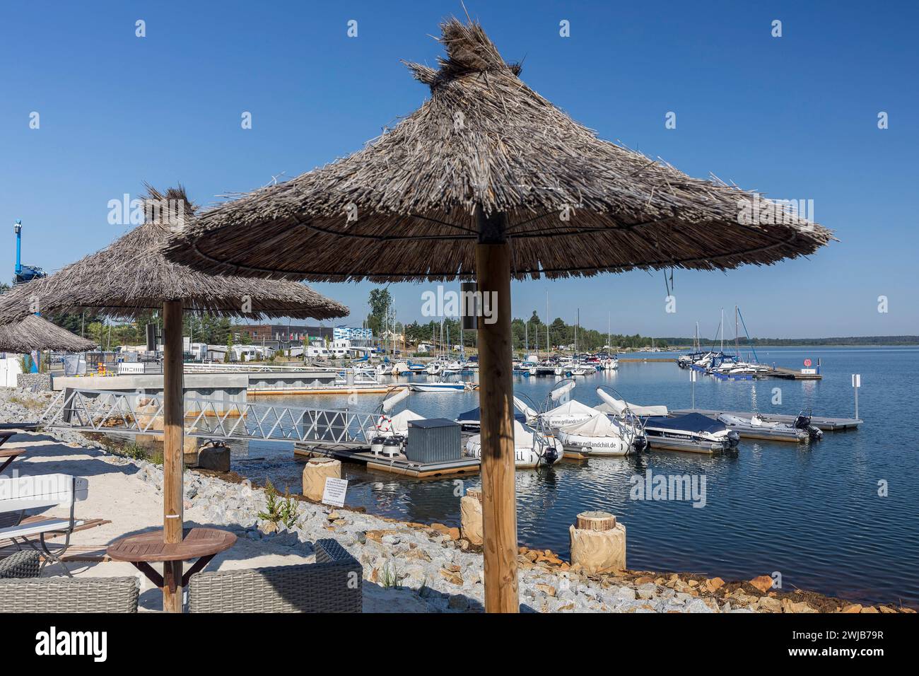 Sonnenschirm aus stroh hires stock photography and images Alamy