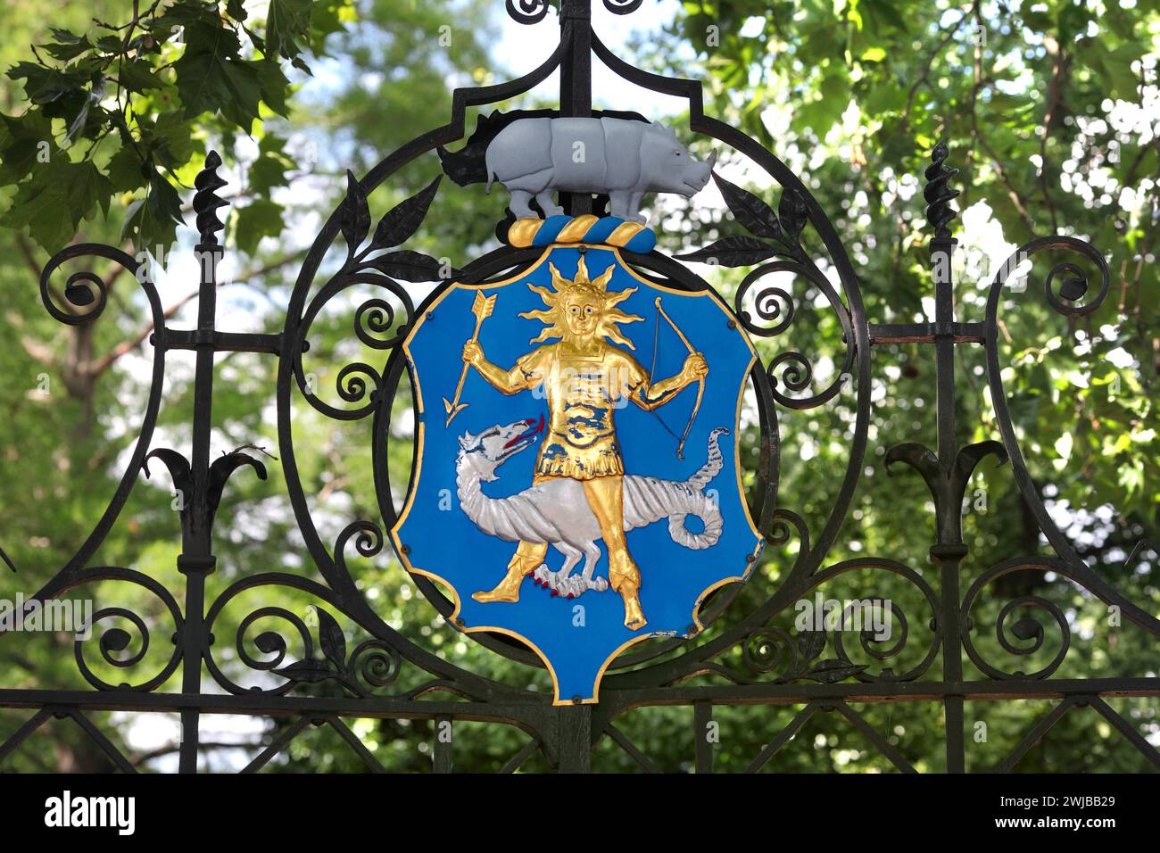 Shield with the coat of arms of the Worshipful Society of Apothecaries on a gate at the Chelsea Physic Garden, Chelsea Embankment, London Stock Photo