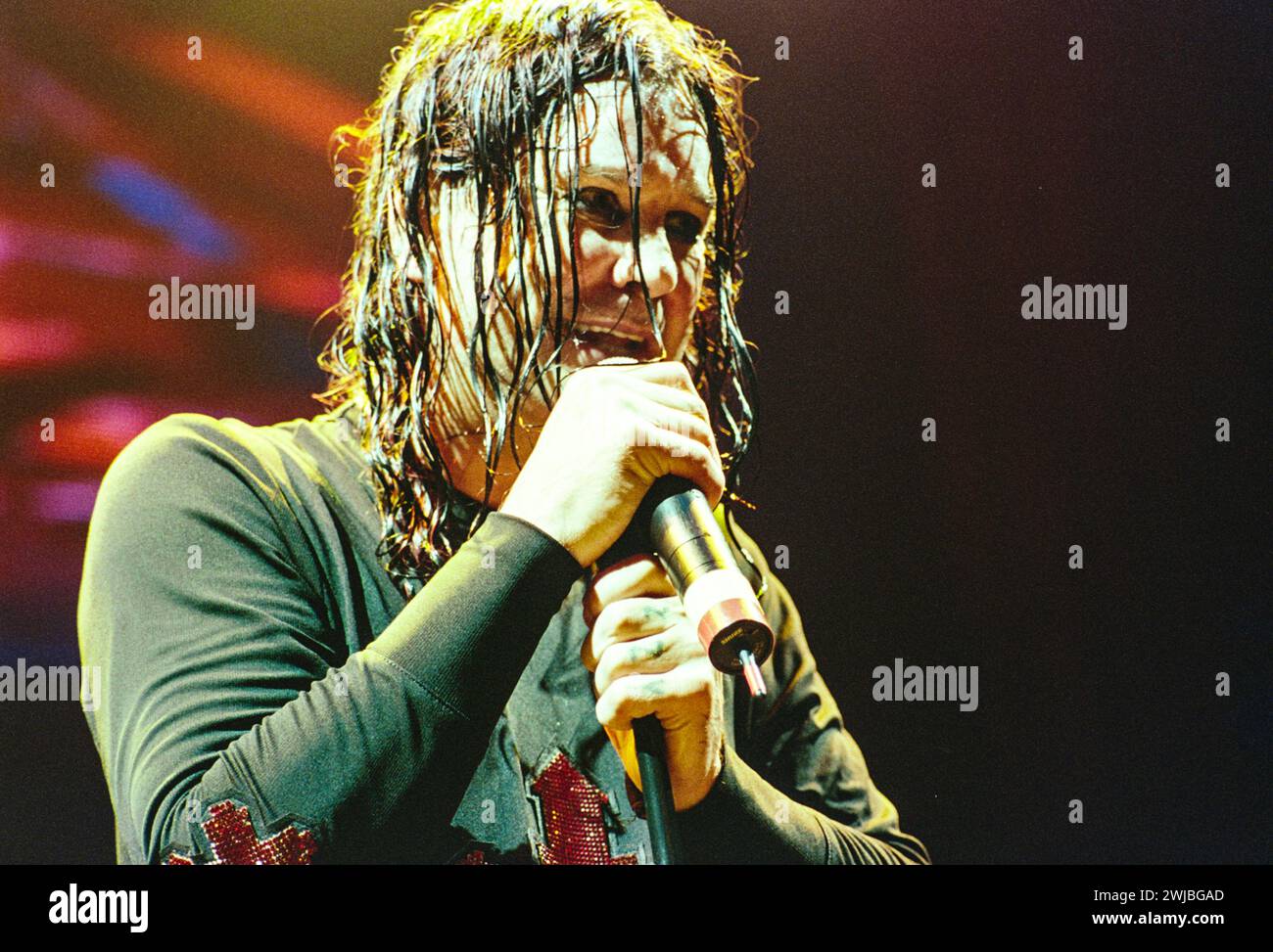 where is ozzy osbourne performing tonight