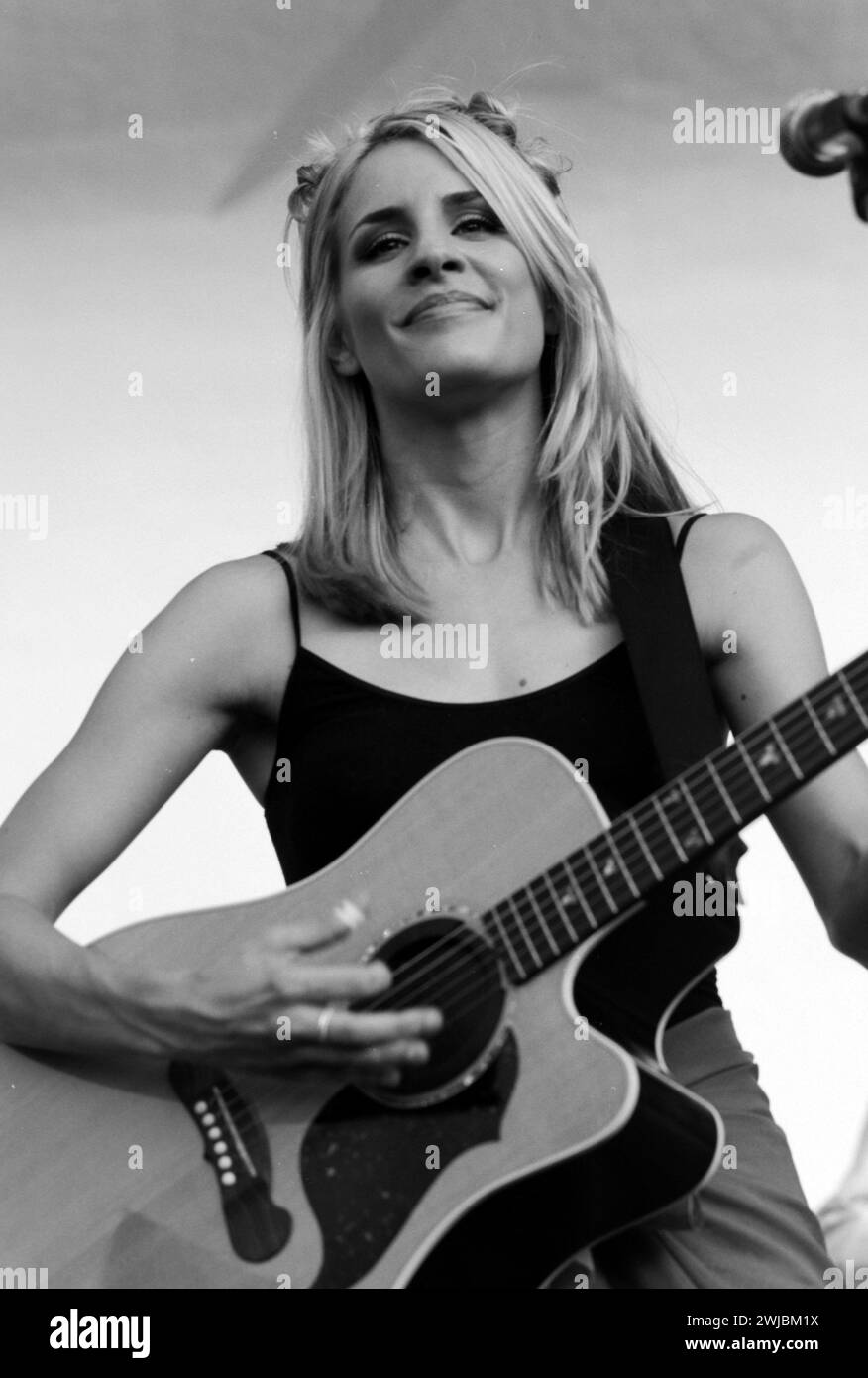 Emily Robison Of The Dixie Chicks in Concord, California 1999 Credit