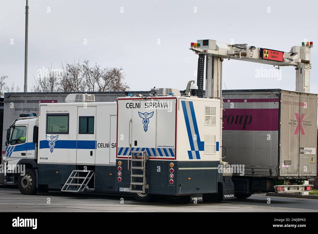 Mobile ray machine on hi res stock photography and images Alamy Mobile ray machine on hi res stock photography and images Alamy