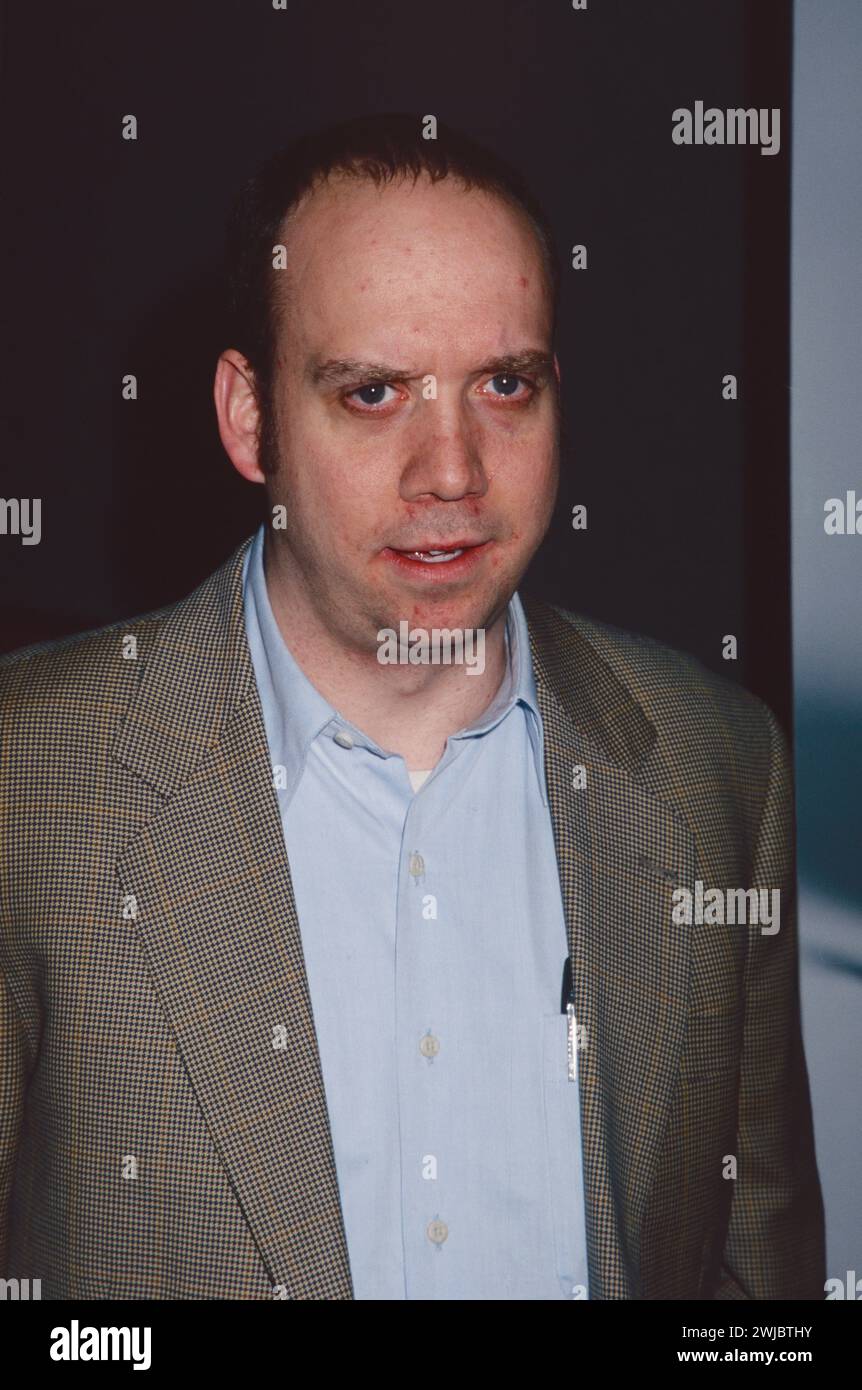 Paul Giamatti attends the premiere of 'Storytelling' at the United Artists Union Square Theatre in New York City on January 22, 2002.  Photo Credit: Henry McGee/MediaPunch Stock Photo