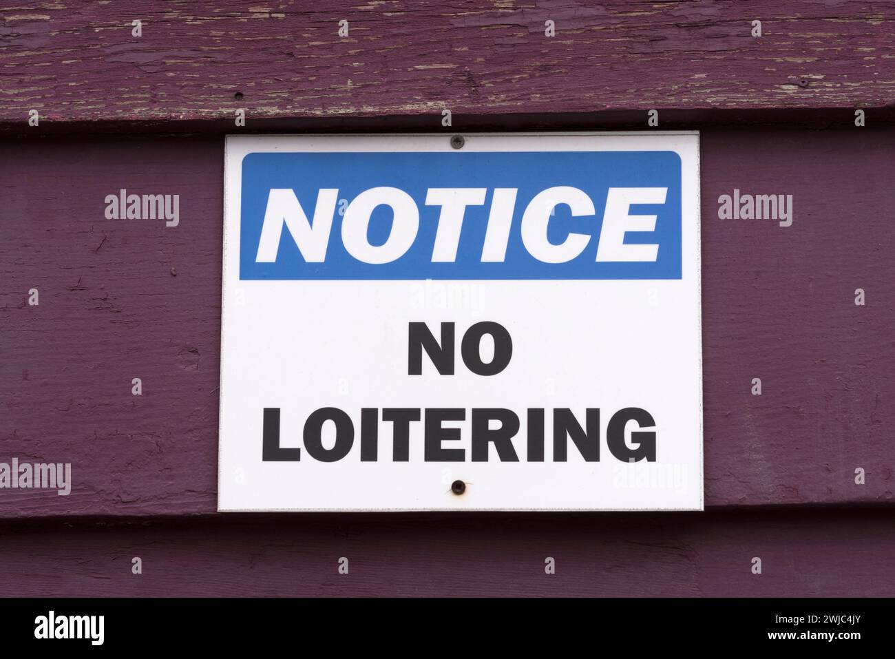 No loitering sign on the exterior wall of a building Stock Photo