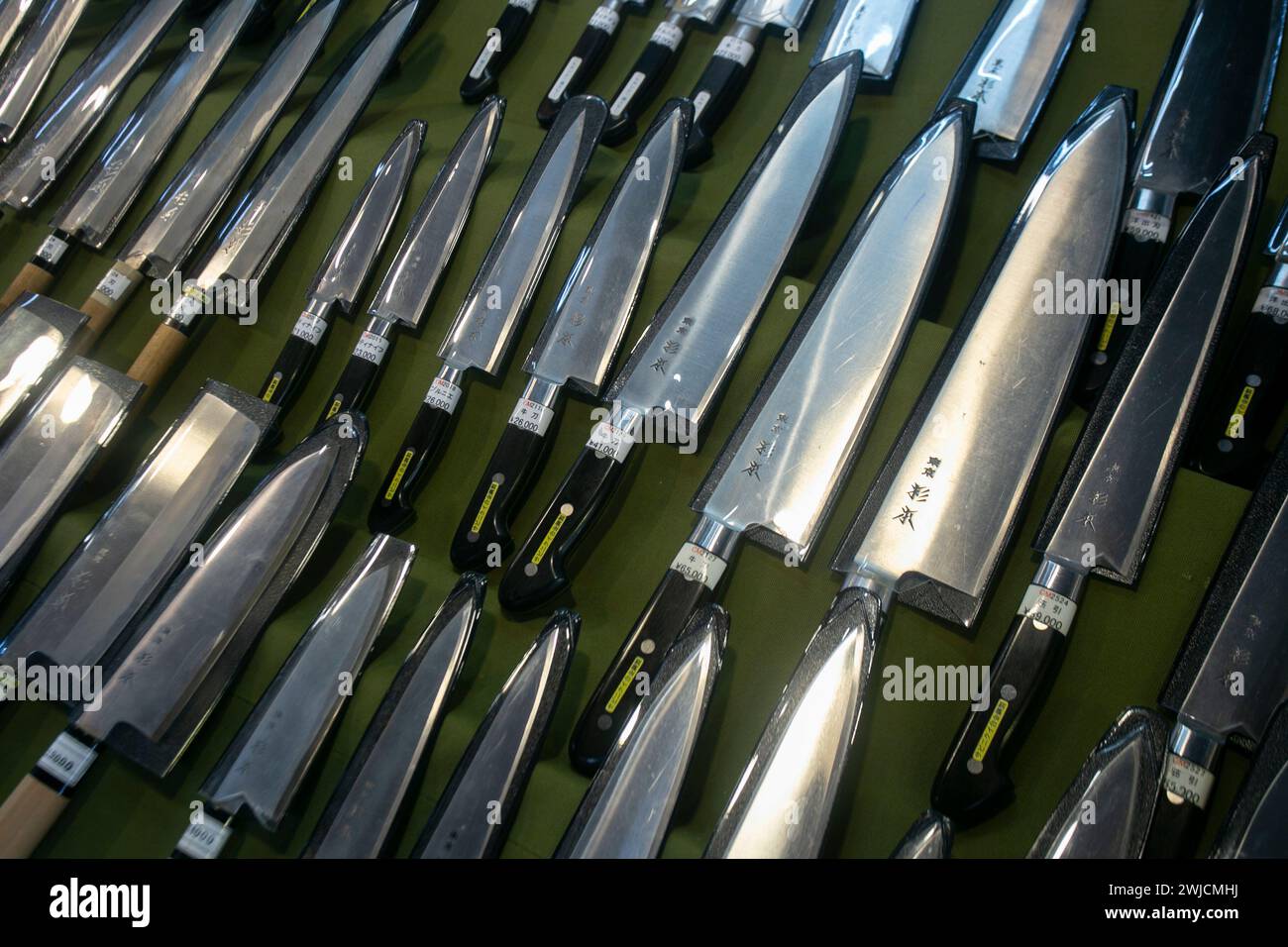 Tokyo, Japan; 1st October 2023: Collection of knives on display at Tsukiji Outer Market Stock Photo