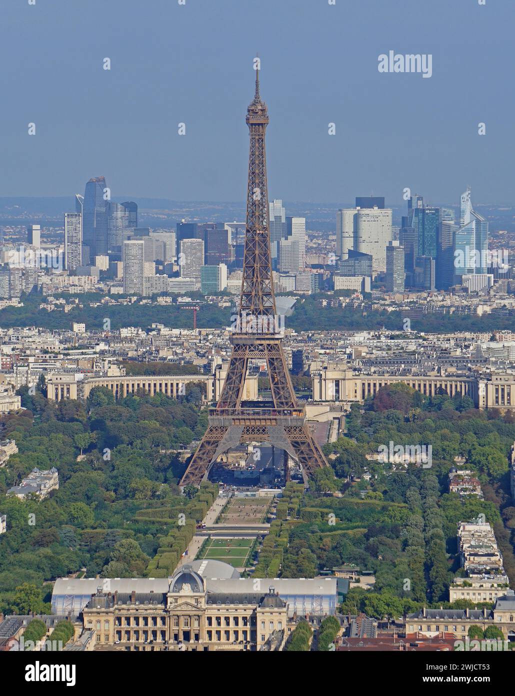 High rise building city tour tour landmark hi-res stock photography and ...