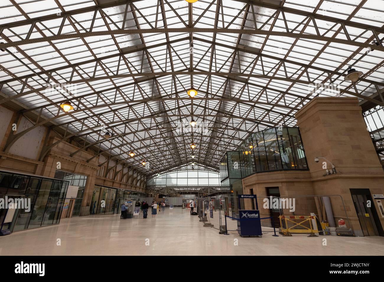 Aberdeen Railway Station Stock Photo - Alamy