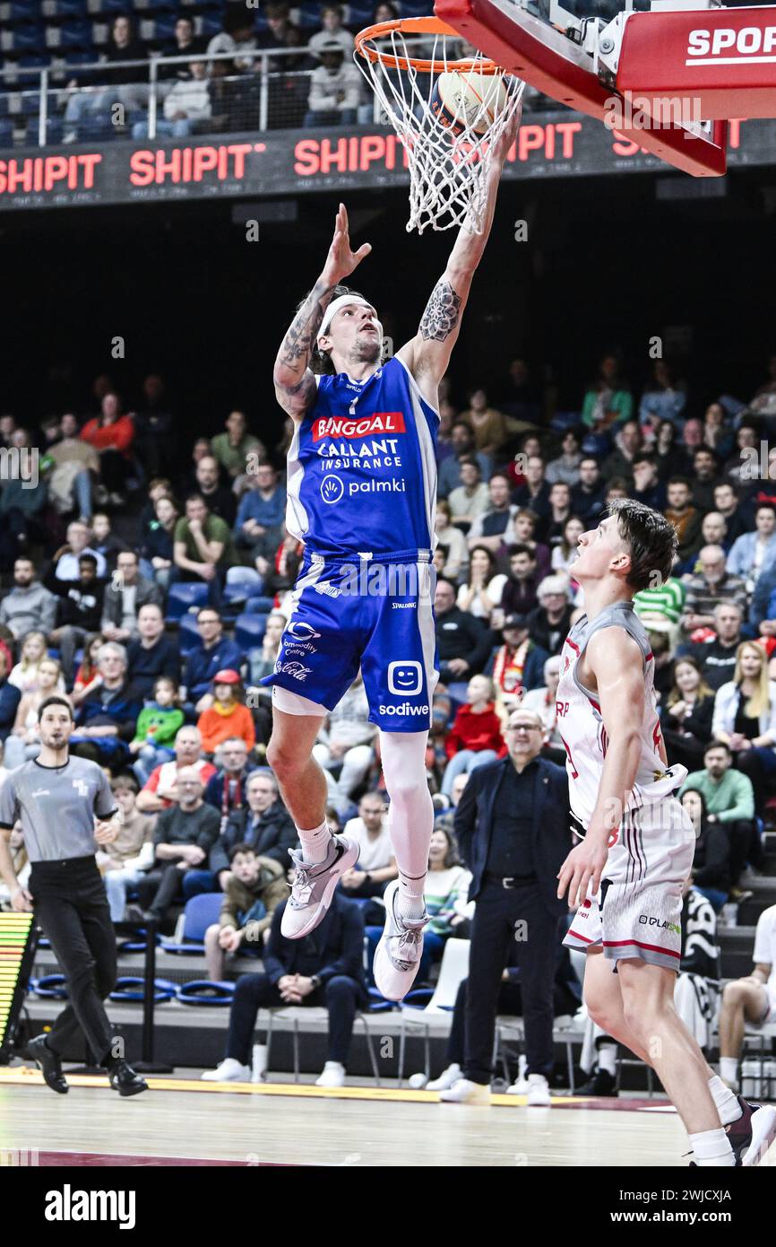Antwerp, Belgium. 14th Feb, 2024. Mechelen's Jett Speelman and Antwerp