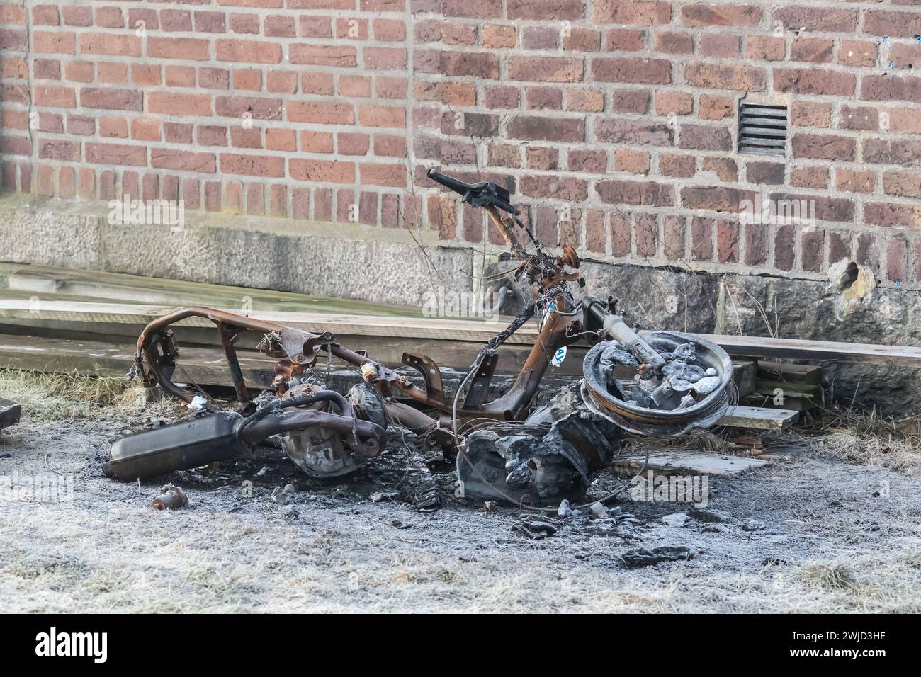 Abandoned motor scooter hi-res stock photography and images - Alamy