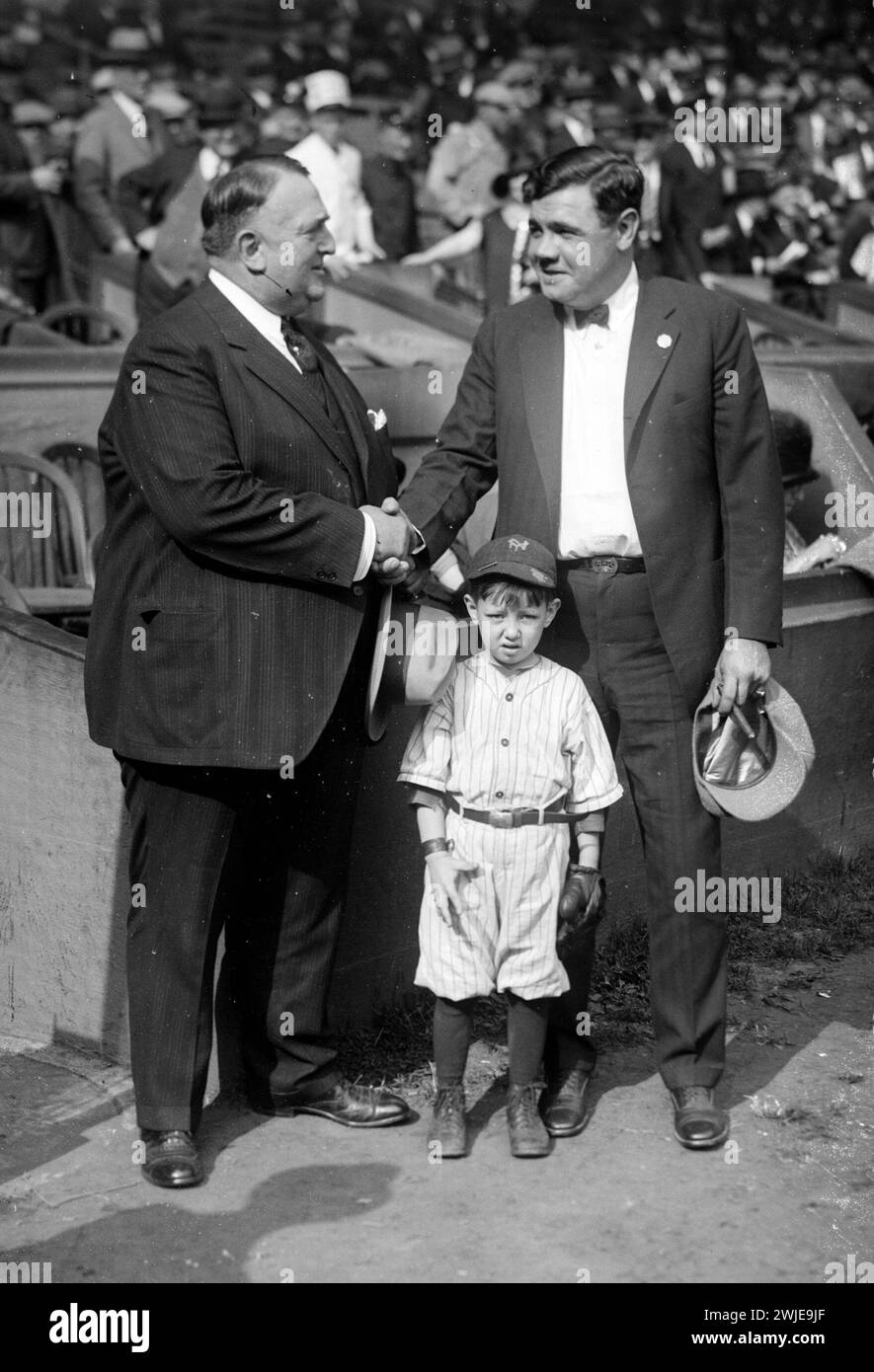 Babe Ruth and Bill Edwards with mascot  'Little Ray' - Raymond Kelly - during game 4 of the World Series 1924 Stock Photo
