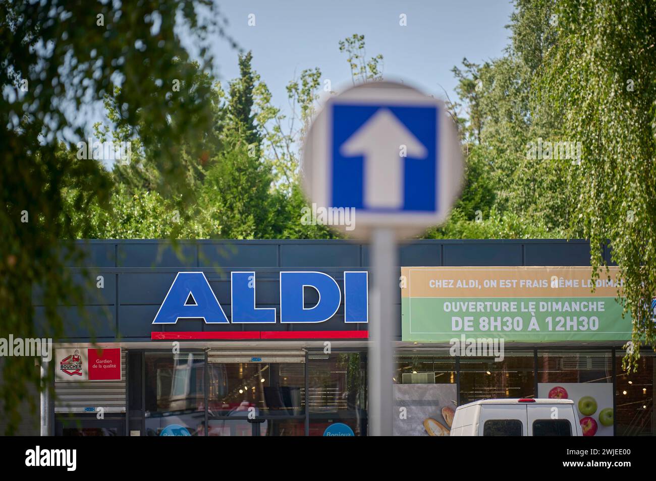 Aldi supermarket with a banner announcing its opening every Sunday