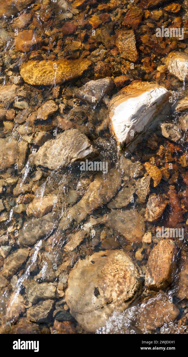 Stones under water hi-res stock photography and images - Alamy