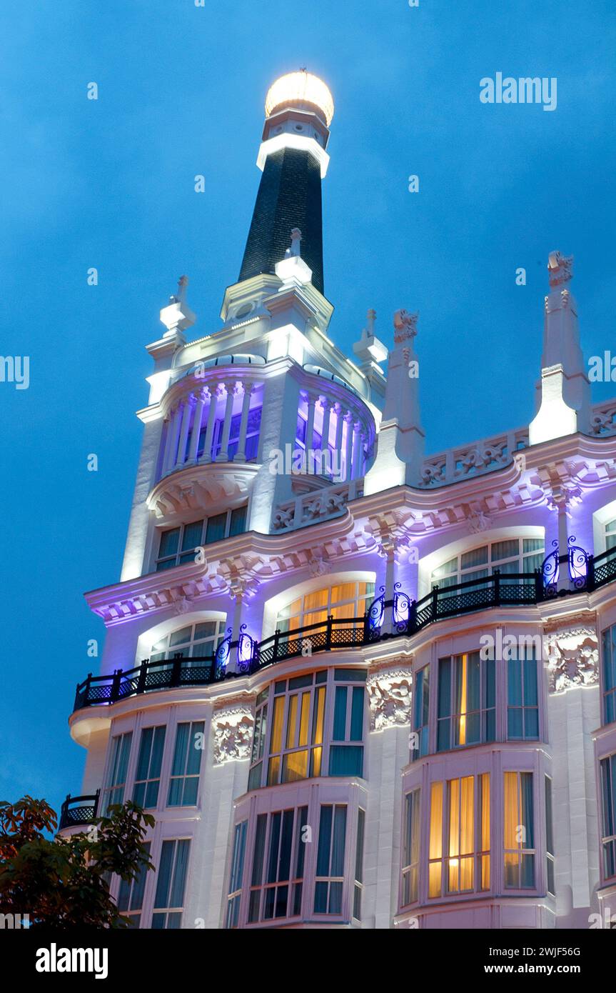 Victoria de noche hi-res stock photography and images - Alamy