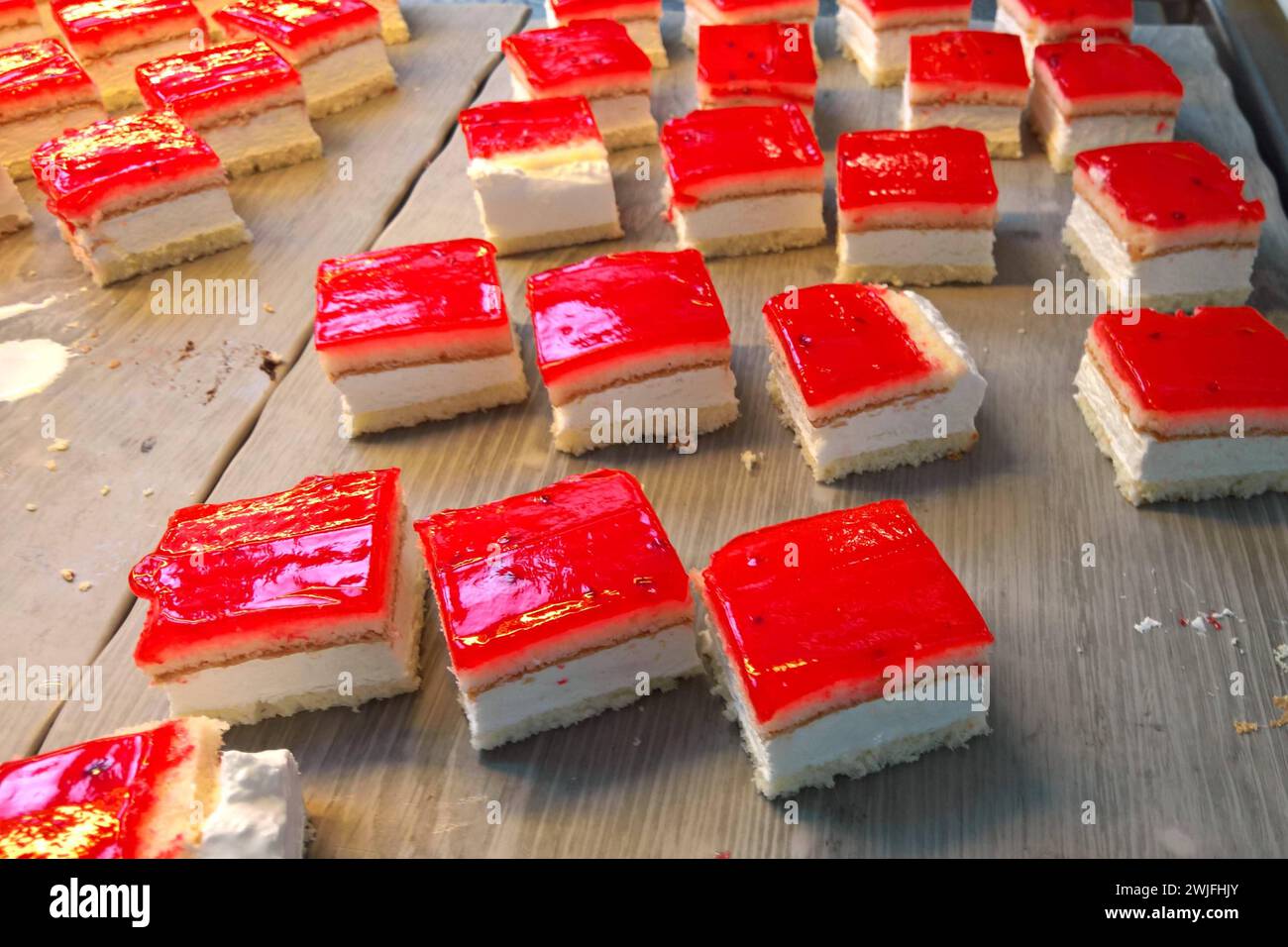 Süsse Nachspeise: Torte bzw Törtchen *** Sweet dessert cake or tartlet Stock Photo