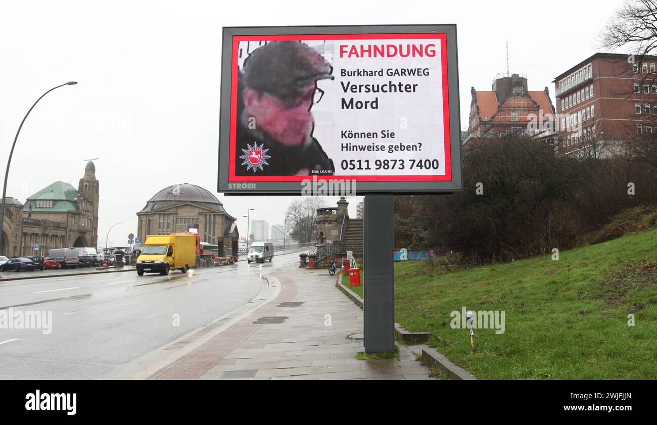 Auf einer Digitaltafel vom Außenwerber Ströer wird nach dem frühere RAF ...