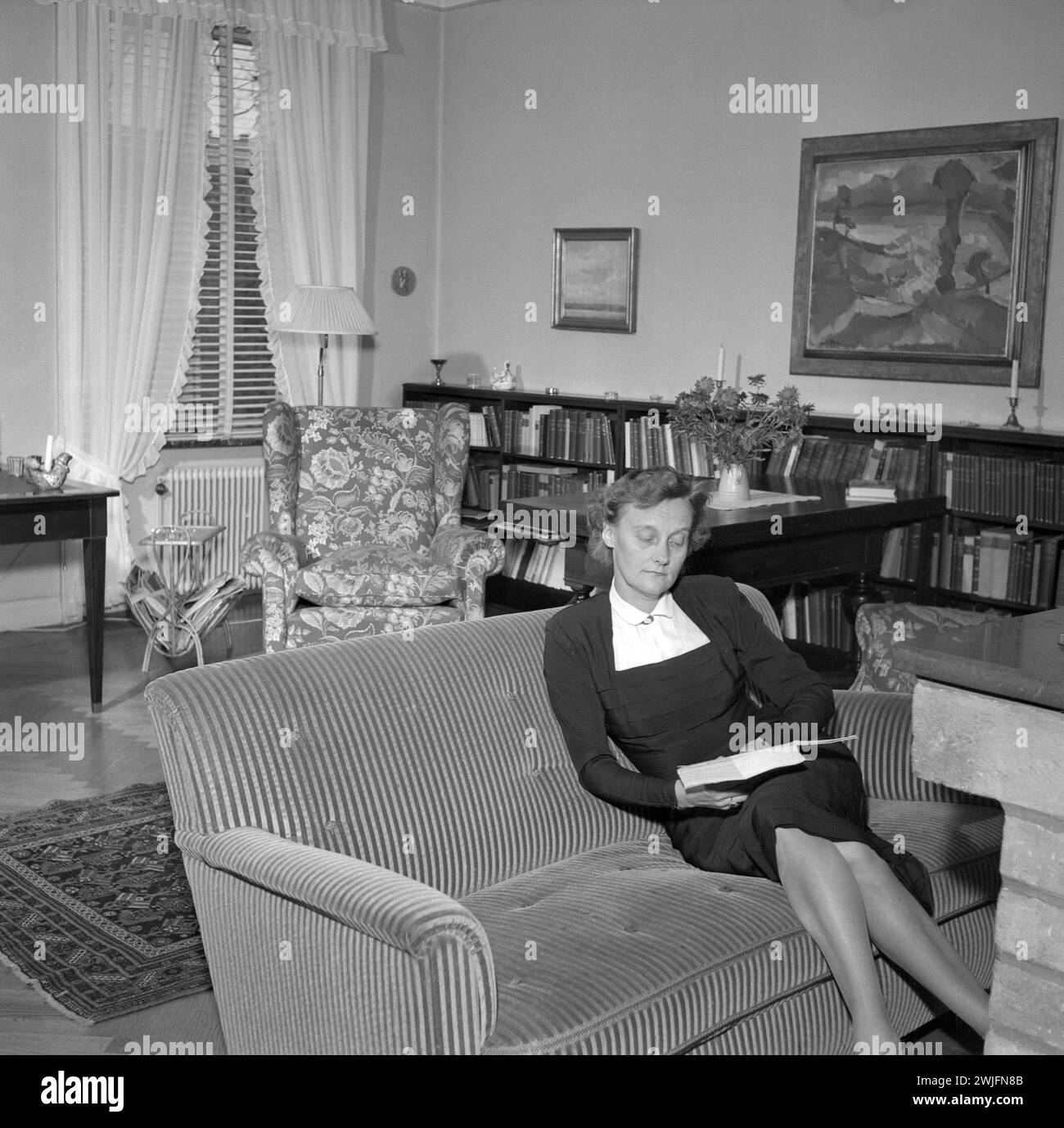 Astrid Lindgren (1907-2002) Swedish children's book author. Astrid at home in her apartment on Dalagatan 46 in Stockholm October 16, 1953Photo: Erich Conrad / Sjöberg Archive / TT / Code 2900 Stock Photo