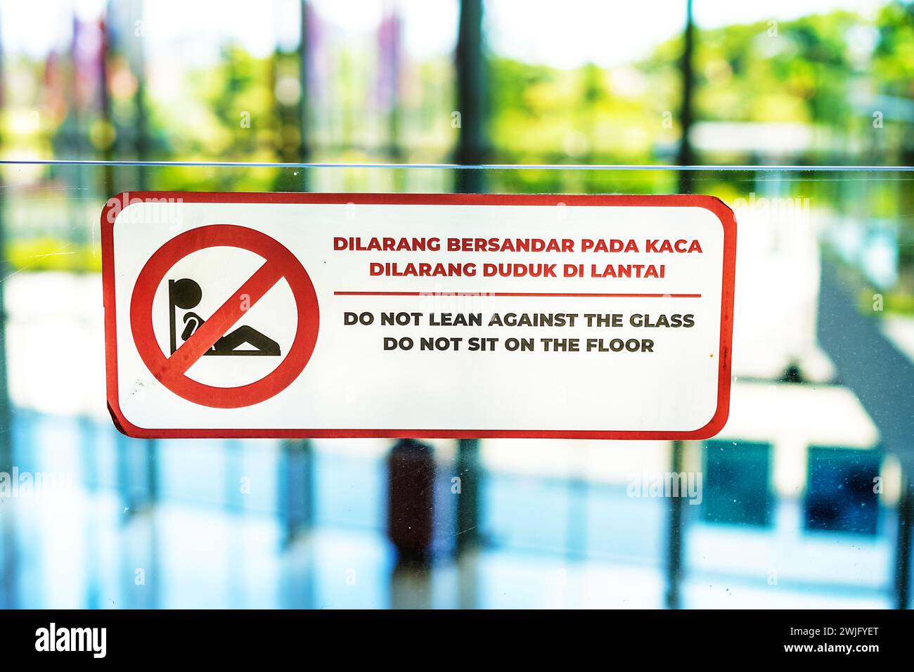 warning sign don't sit on the floor Stock Photo Alamy