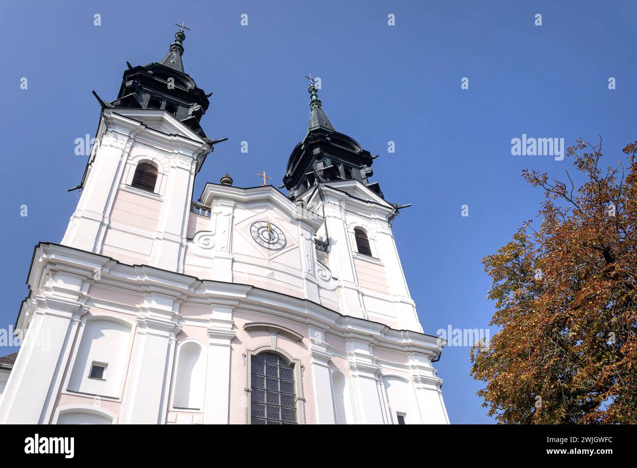 Cross domed basilica hi-res stock photography and images - Alamy