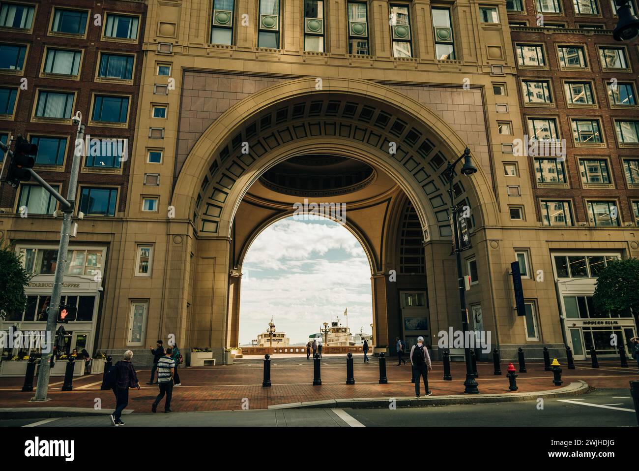 Rowes wharf arch hires stock photography and images Alamy