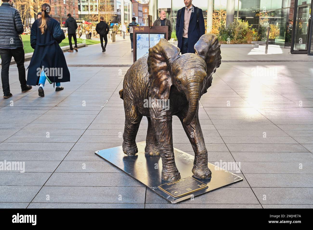 Spitalfields Market London Bronze elephant sculpture by Gillie and