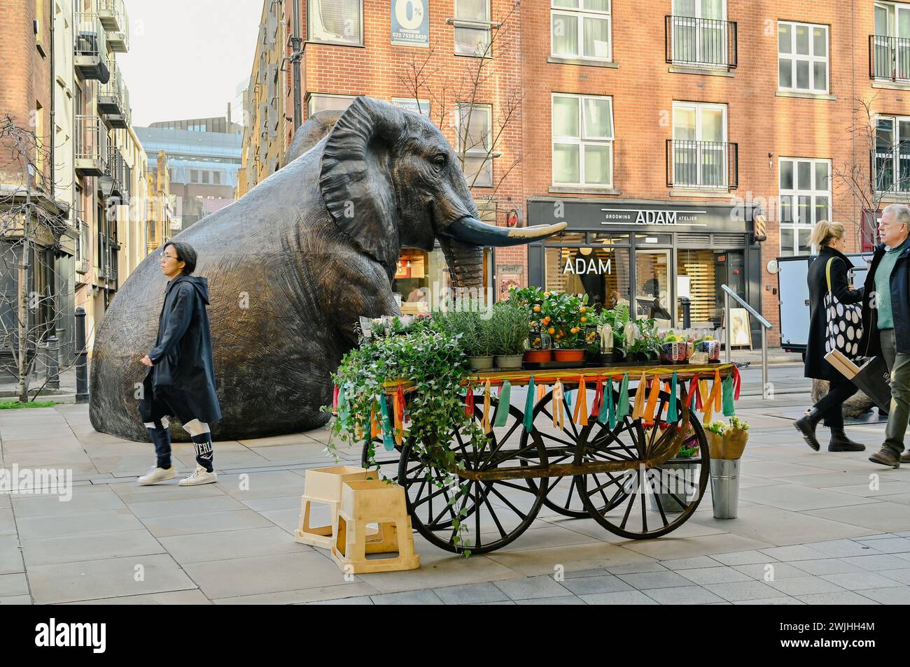 Spitalfields Market London Bronze elephant sculpture by Gillie and