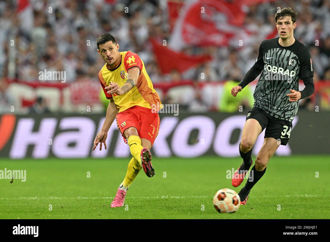 Lens, France. 15th Feb, 2024. Florian Sotoca (7) of RC Lens pictured in a duel with Merlin Röhl (34) of Freiburg during the Uefa Europa League play-off -first leg game in the 2023-2024 season between Racing Club de Lens and SC Freiburg on February 15, 2024 in Lens, France. (Photo by David Catry/Isosport) Credit: sportpix/Alamy Live News Stock Photo