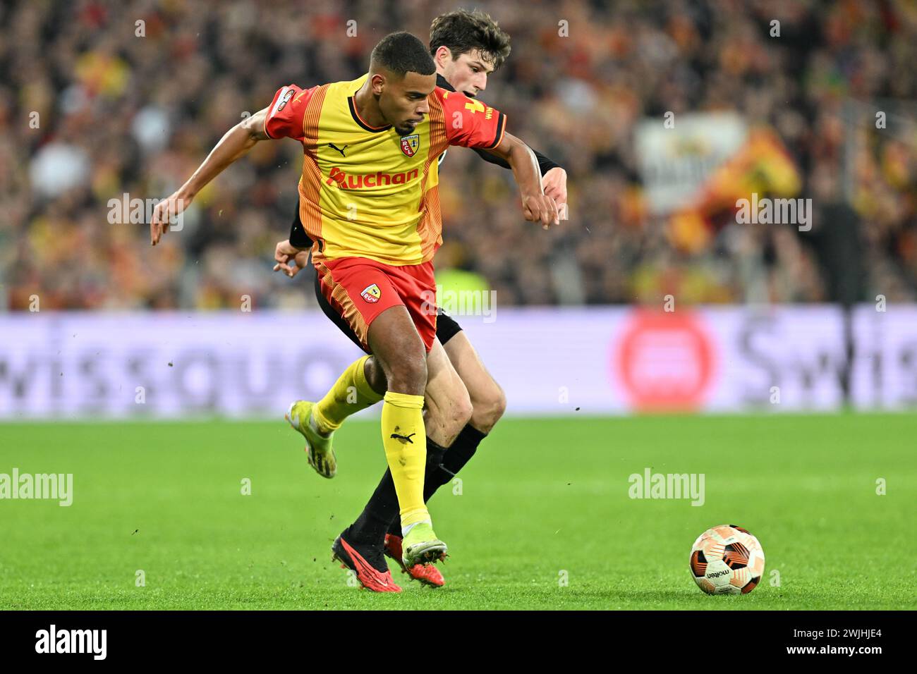 Lens, France. 15th Feb, 2024. Andy Diouf (18) of RC Lens fighting for the ball with Merlin Röhl (34) of Freiburg during the Uefa Europa League play-off -first leg game in the 2023-2024 season between Racing Club de Lens and SC Freiburg on February 15, 2024 in Lens, France. (Photo by David Catry/Isosport) Credit: sportpix/Alamy Live News Stock Photo