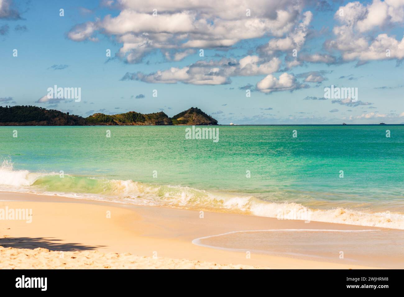 Caribbean beach with white sand, deep blue sky and turquoise water ...