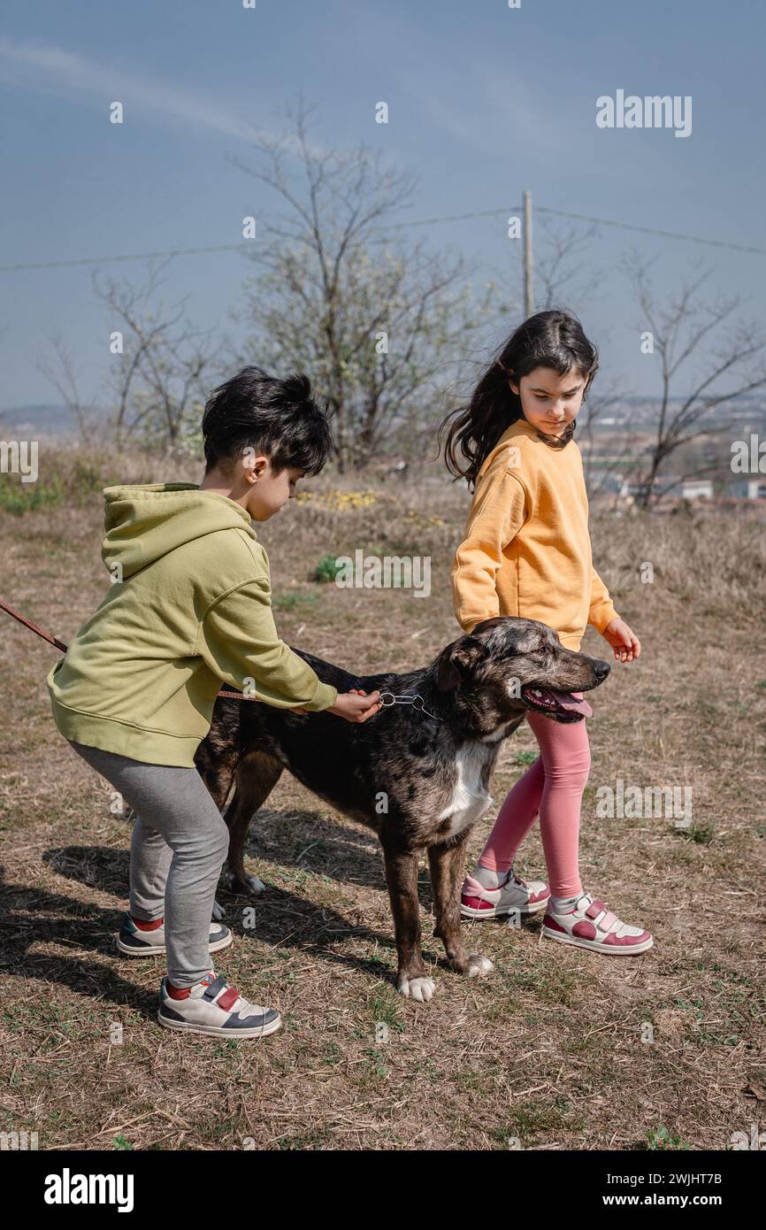 Two girls outdoors together hi-res stock photography and images - Alamy