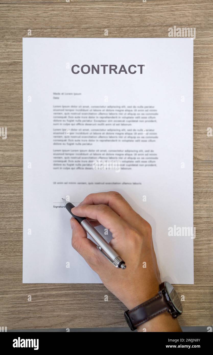 Signing a contract top view hi-res stock photography and images - Alamy