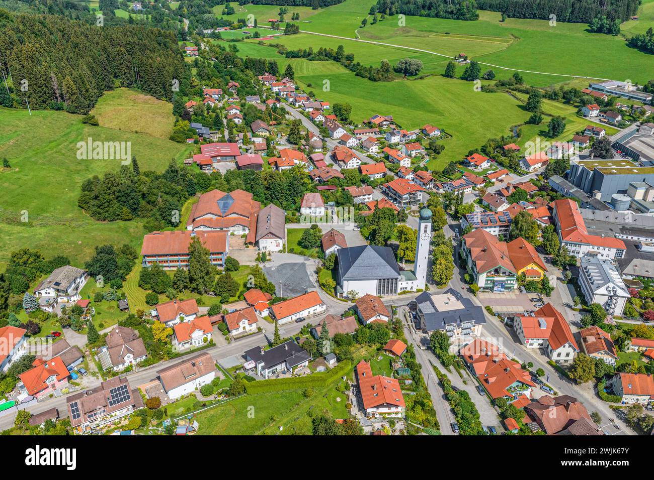 Die Marktgemeinde Ronsberg im Landkreis Ostallgäu von oben Ausblick auf das Tal der Östlichen Günz rund um Ronsberg im Al Ronsberg Bayern Deutschland Stock Photo