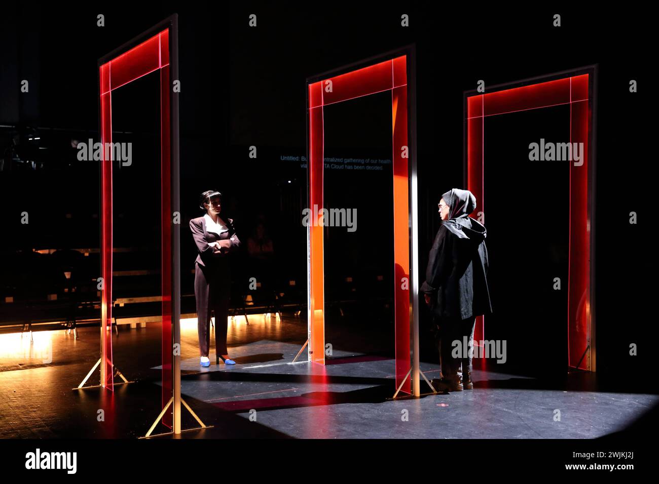 Corinna Ruba als Clara Sanders und Maya Alban-Zapata als Untitled, v.l., während der Fotoprobe für Beta in der Deutschen Oper in Berlin, Tischlerei, 15. Februar 2024. // Investigatives Musiktheater. Komposition Dariya Maminova. Konzept, Recherche, Text und Inszenierung Christiane Mudra. Musikalische Leitung Elda Laro. Bühne Lina Oanh Nguyen. Kostüme Sarah Silbermann. Premiere ist am 17. Februar 2024. Deutsche Oper Berlin Beta *** Corinna Ruba as Clara Sanders and Maya Alban Zapata as Untitled , f l , during the photo rehearsal for Beta at the Deutsche Oper in Berlin, Tischlerei, February 15, 2 Stock Photo