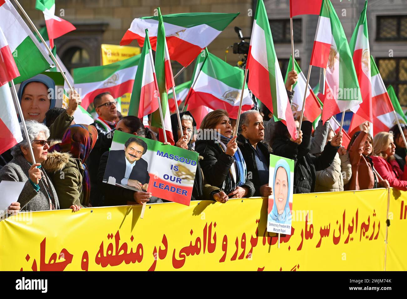 Demonstration Nationaler Widerstandsrat Iran gegen das iranische Regime anlaesslich der Muenchener Sicherheitskonferenz Munic Security Conference,MCS am 16.02.2024 auf dem Odeonsplatz in Muenchen, *** Demonstration National Resistance Council Iran against the Iranian regime on the occasion of the Munich Security Conference Munic Security Conference,MCS on 16 02 2024 at the Odeonsplatz in Munich, Stock Photo