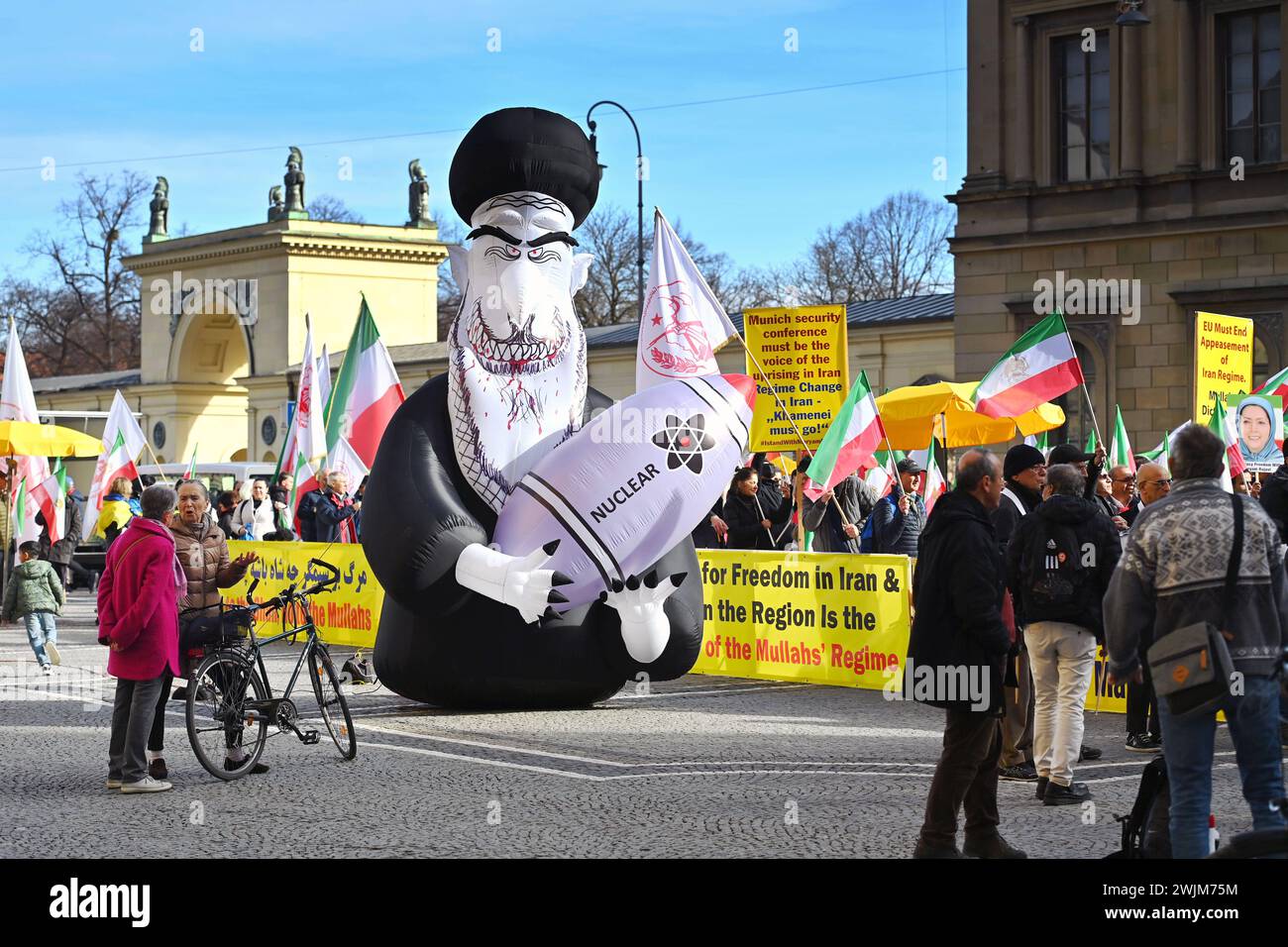 Demonstration Nationaler Widerstandsrat Iran gegen das iranische Regime anlaesslich der Muenchener Sicherheitskonferenz Munic Security Conference,MCS am 16.02.2024 auf dem Odeonsplatz in Muenchen, *** Demonstration National Resistance Council Iran against the Iranian regime on the occasion of the Munich Security Conference Munic Security Conference,MCS on 16 02 2024 at the Odeonsplatz in Munich, Stock Photo