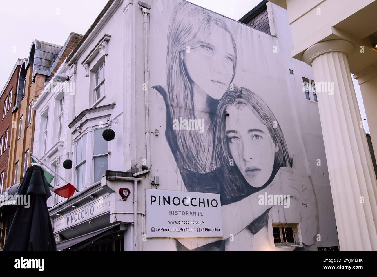 pinocchio-restaurant-brighton-two-females-embracing-street-art-on