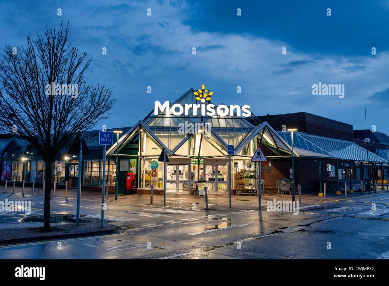 Morrisons supermarket at dawn. Evesham, Wychavon, Worchestershire, England Stock Photo