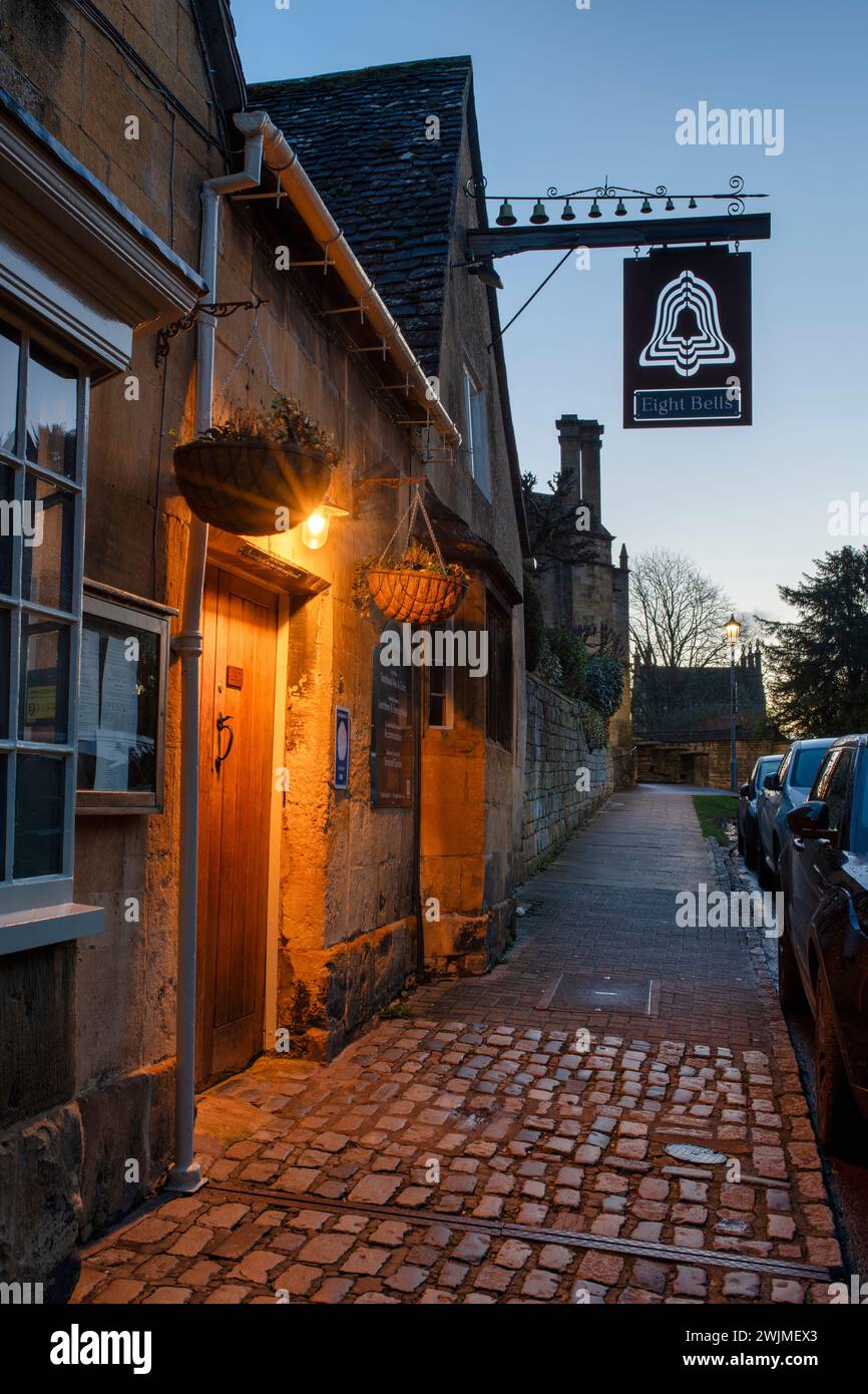 Eight Bells Inn along Church Street. Chipping Campden, Cotswolds, Gloucestershire, England Stock Photo