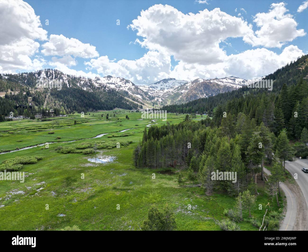 Lush green mountains winding hi-res stock photography and images - Alamy