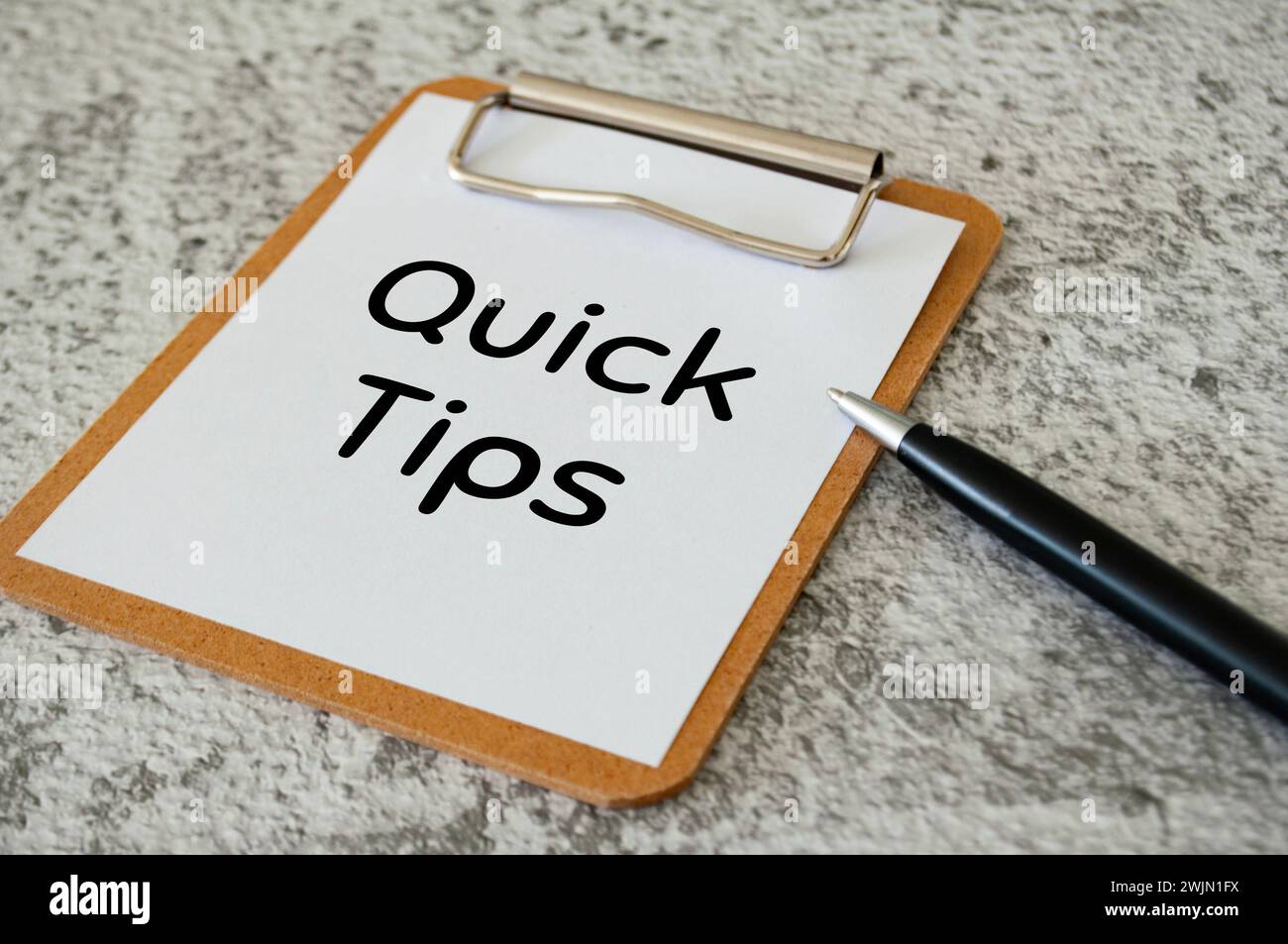 Quick tips text on notepad. Business quick tips concept Stock Photo - Alamy