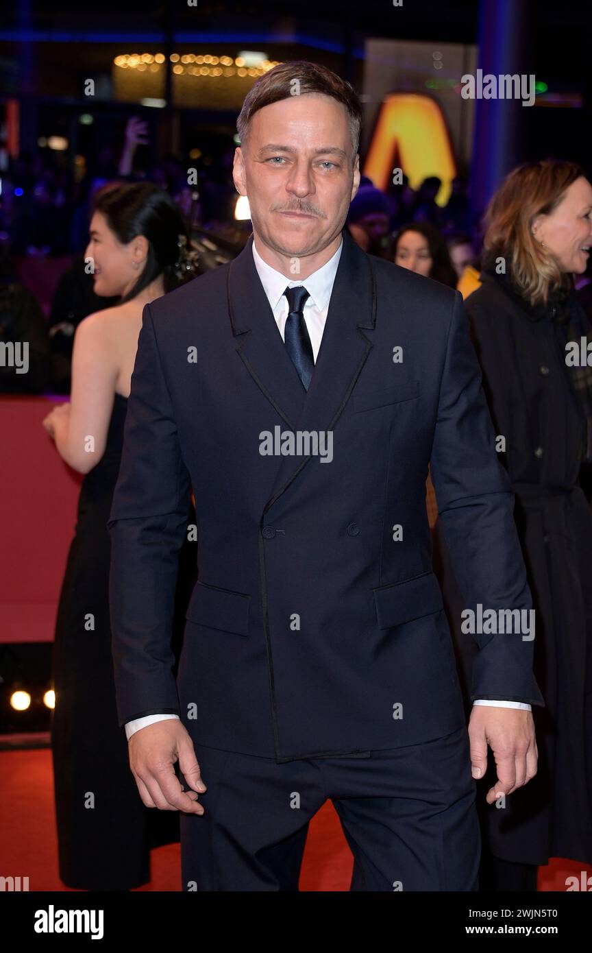 Dushdagi porno yigit Qul bekasining eshagini yalaydi (porno video)