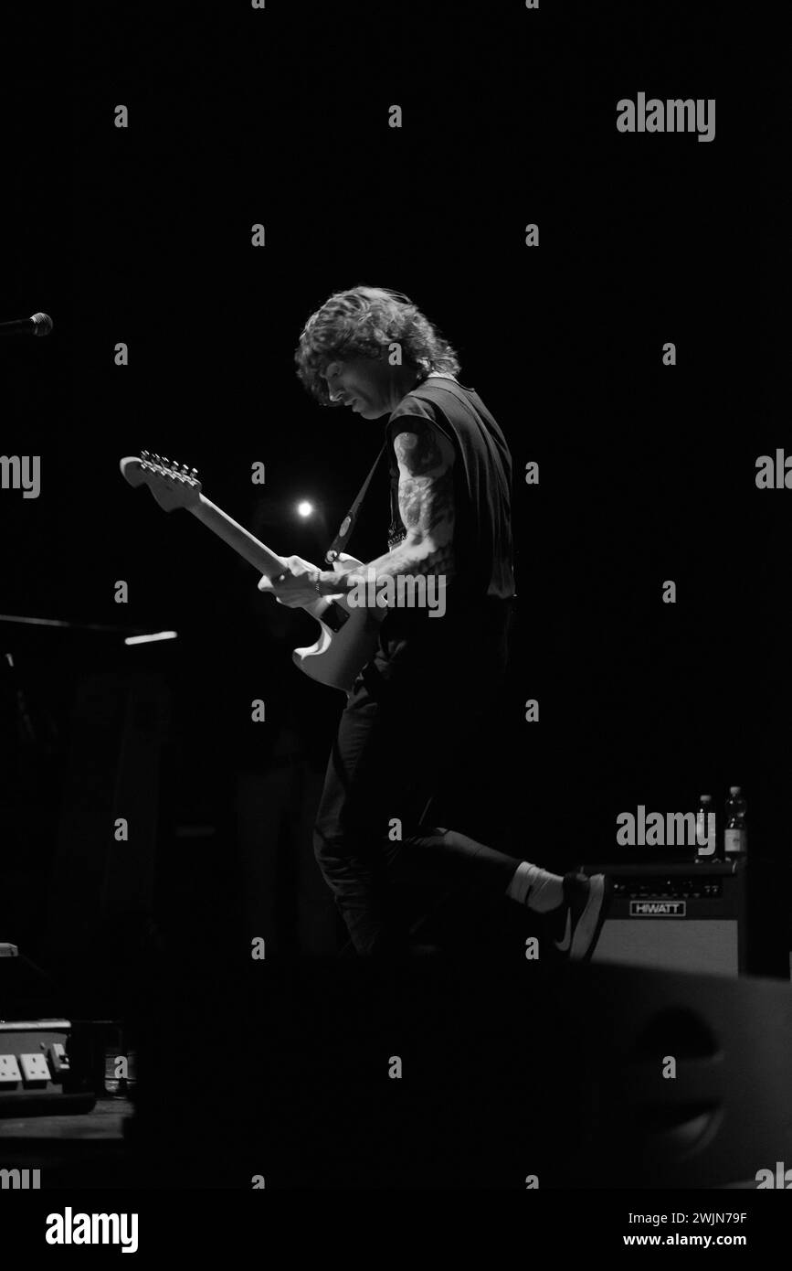 british-power-pop-band-bad-nerves-performing-live-at-the