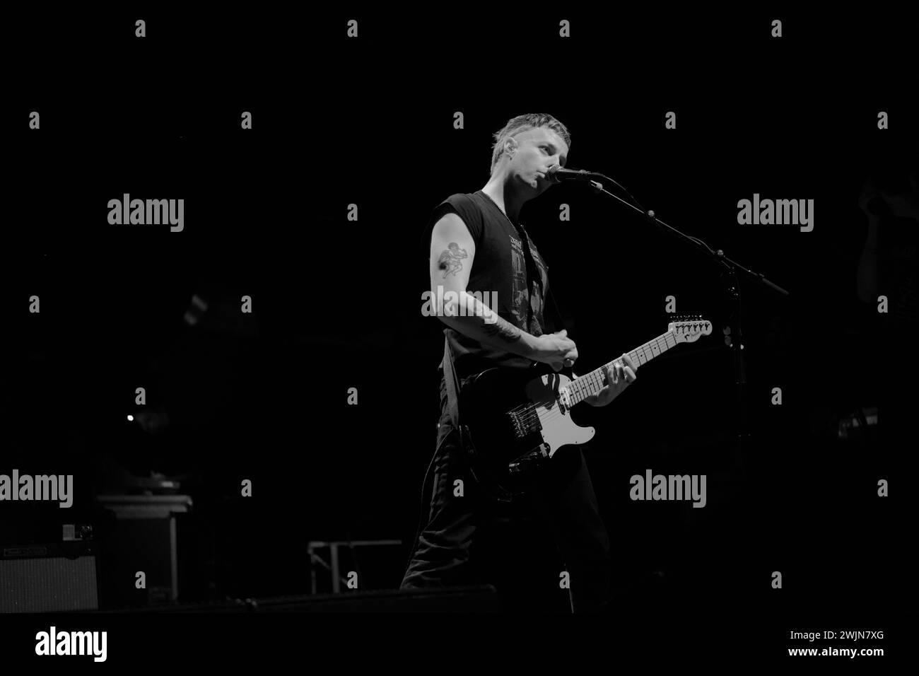 british-power-pop-band-bad-nerves-performing-live-at-the