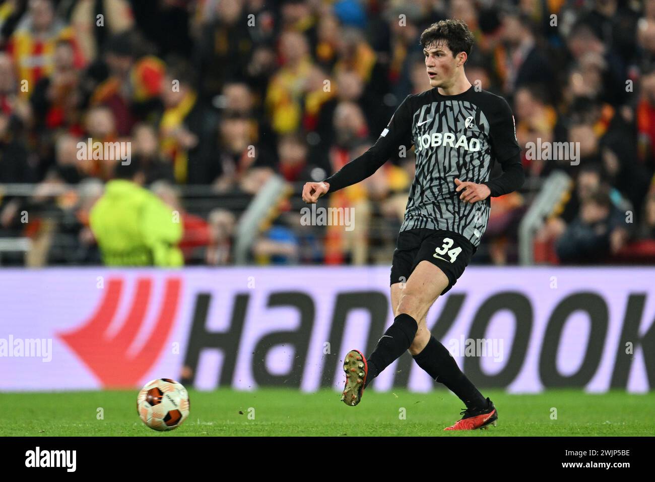 Lens, France. 15th Feb, 2024. Merlin Röhl (34) of Freiburg pictured during the Uefa Europa League play-off -first leg game in the 2023-2024 season between Racing Club de Lens and SC Freiburg on February 15, 2024 in Lens, France. (Photo by David Catry/Isosport) Credit: sportpix/Alamy Live News Stock Photo