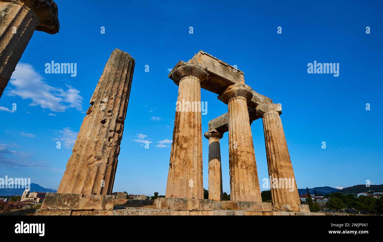 Archaic Temple of Apollo, Doric columns, Historical temple columns with ...