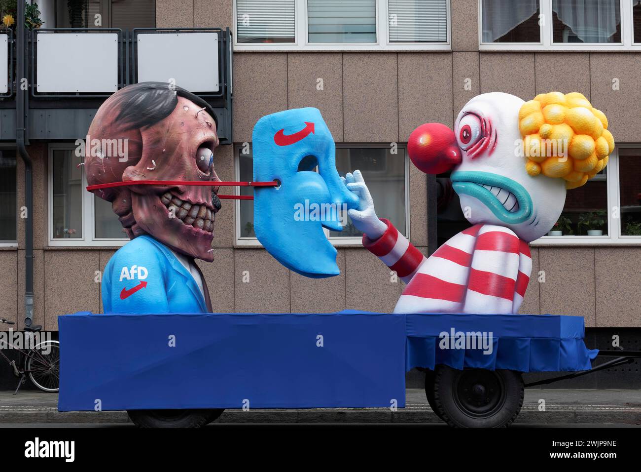 Behind the mask of the AFD is the skull of Hitler, papiermâché figures