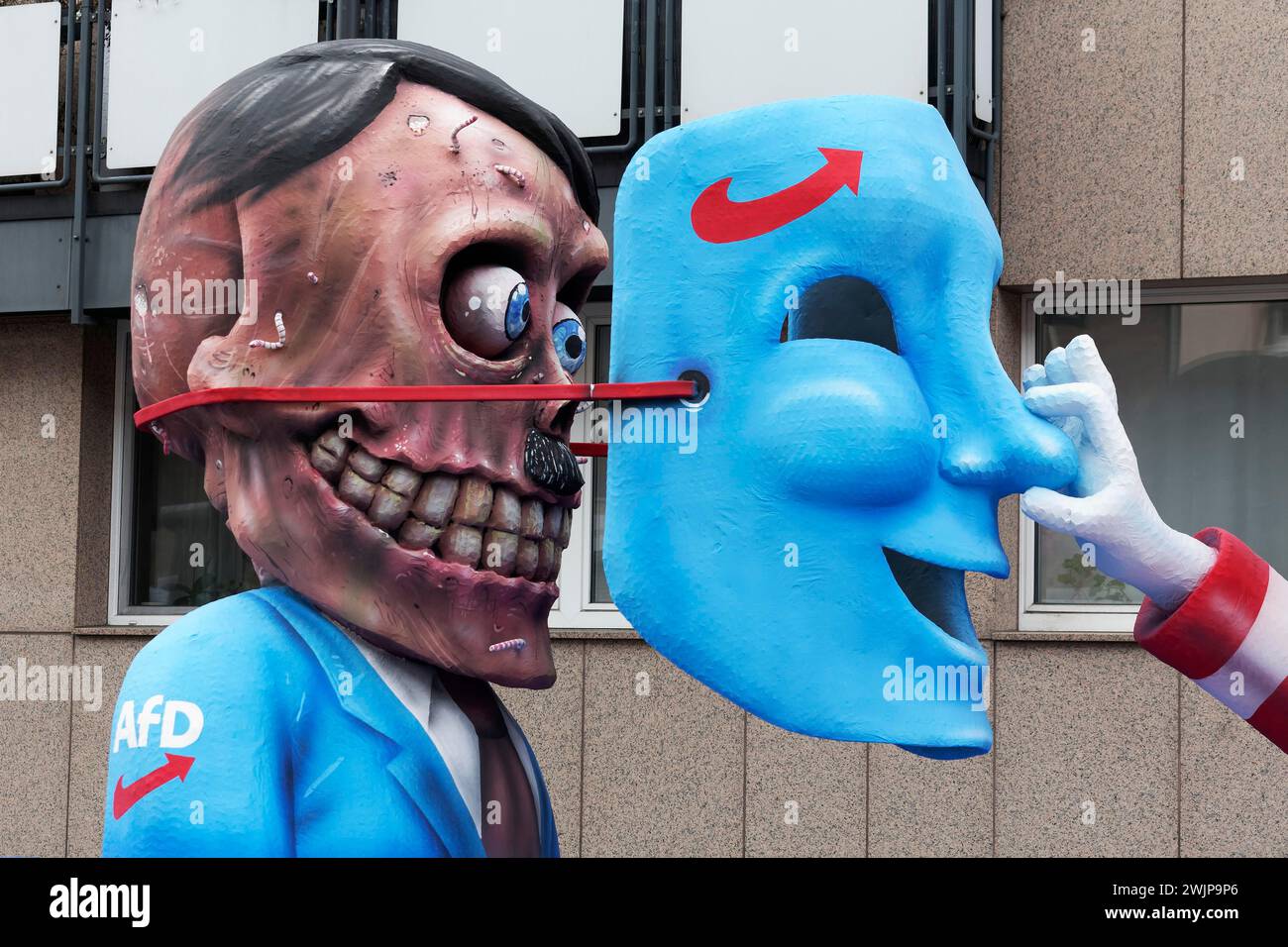 Behind the mask of the AFD hides the skull of Hitler, papiermâché