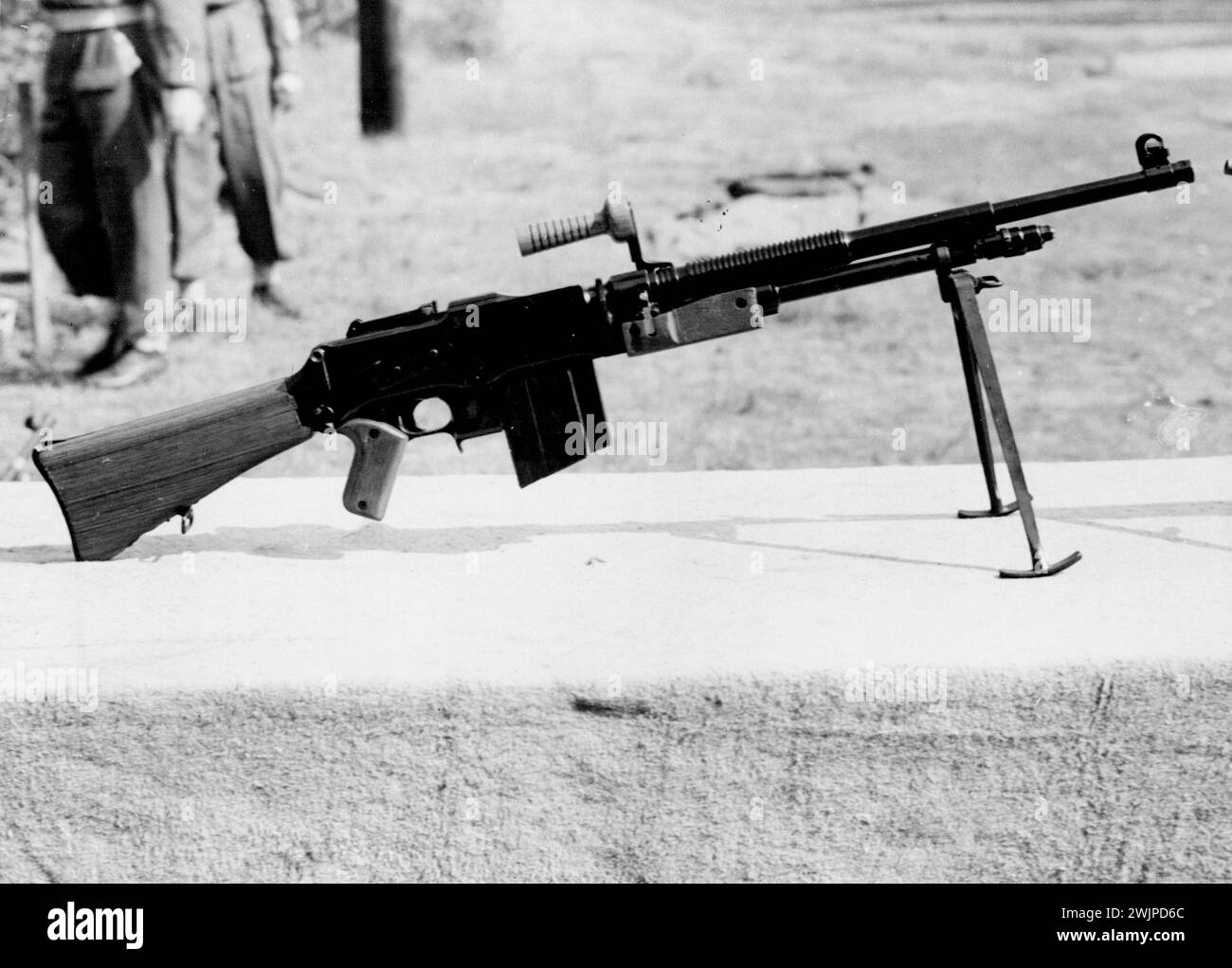 Sub machine gun hires stock photography and images Alamy