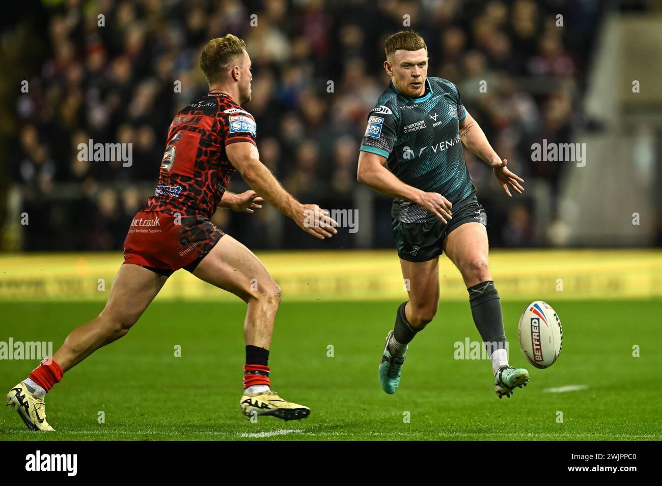 Olly Russell of Huddersfield Giants chips ahead during the Betfred Super League Round 1 match Leigh Leopards vs Huddersfield Giants at Leigh Sports Village, Leigh, United Kingdom, 16th February 2024  (Photo by Craig Thomas/News Images) Stock Photo