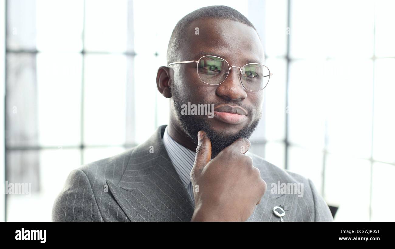 Thinking face man glasses hi-res stock photography and images - Alamy